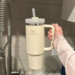 30 Oz Stanley — Cream — Brand new